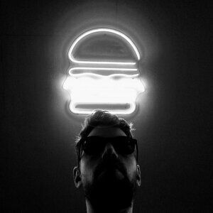 Meet your Posher, Simon